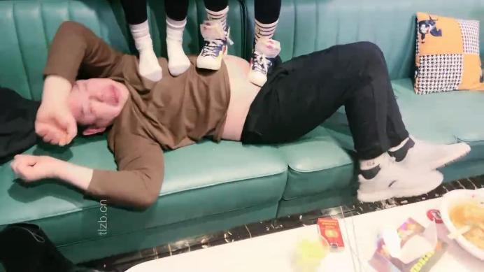 【梓S】KTV-群调S玩虐老板/骑脖/踩踏【完整版】