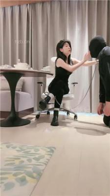 【芷镜小主】脚下伺候主人用餐