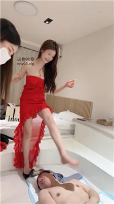 【泡芙】3S车模美腿蹂躏富二代 bf50423