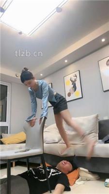 【领主老大】跪舔长靴白袜裸足/白袜塞嘴踩踏