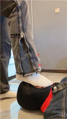 【狗哥】开发素人小姐姐-耳光踢裆-白袜踩踏 bf51477