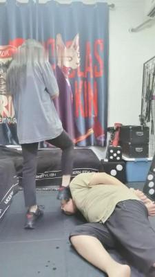 【调教视频】【邦妮】反绑踢裆专场