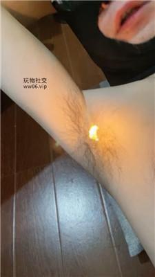 【小凤梨】纹身精神小妹的脚就是臭 JS250319-14