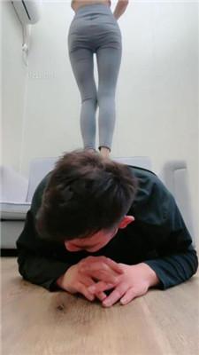 【美娜格格】人体家具奴伺奉主人