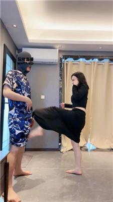 【素人抽水机】骑马转胯耳光-高跟凉鞋踩狗爪 bf52180