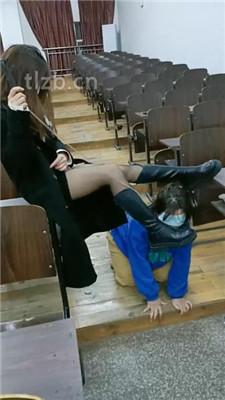 【爱可呀】母畜-遛狗爬行/舔毛拖鞋/舔素人长靴/闻棉袜