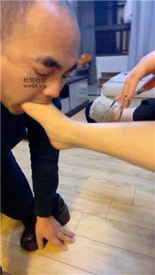 【月喧女王】双S-轮流舔鞋-脚下喂食-骑马耳光 JS250218-4