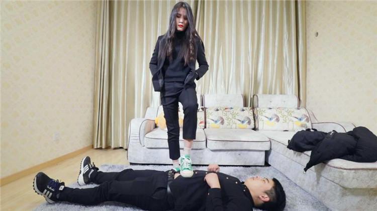 曼捌帆布鞋踩踏踩头羞辱舔鞋