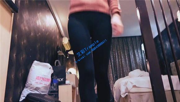 想不想钻进我穿了半个月的臭袜子里面