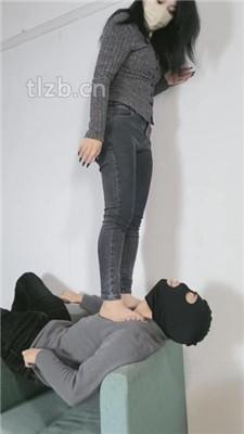 【稚主】裸足全体重踩人体桥梁/臭脚捂脸/脚插嘴