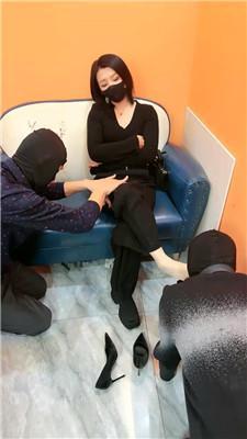 【伊潼】麻将桌底下两条贱奴伺候 JS250106-15