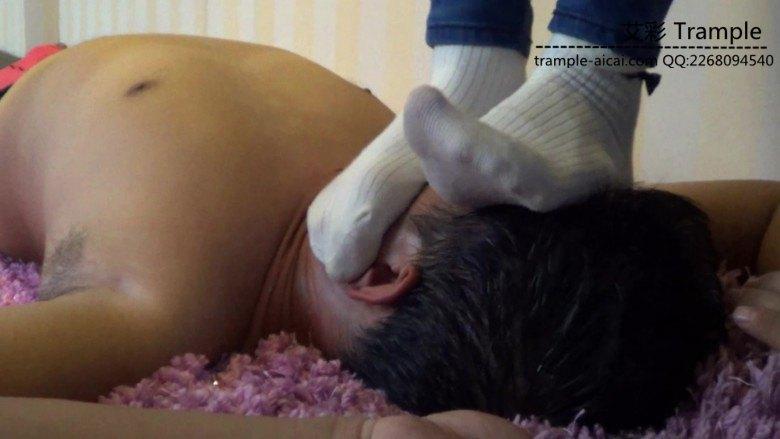 黑冰汗臭运动鞋棉袜崇拜踩踏站脸