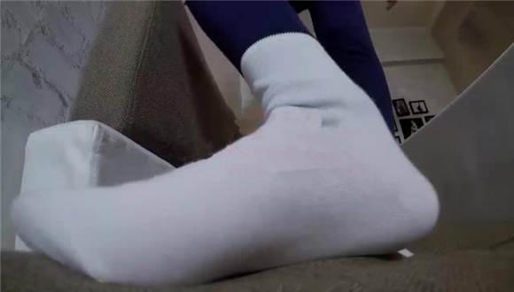 初九 女巨人视角白袜调教