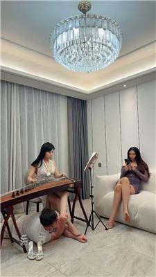 【琴月】素人闺蜜观战-古筝美女脚下奴 JS250429-13
