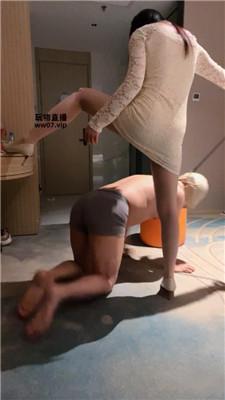 【白白】转胯狗爬-舔高跟脏鞋 bf53132