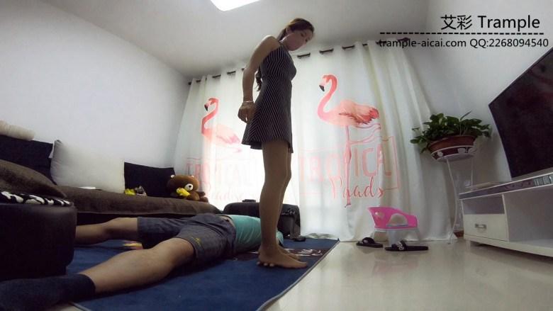 新人超美女S大薇薇肉丝踩祈祷哥