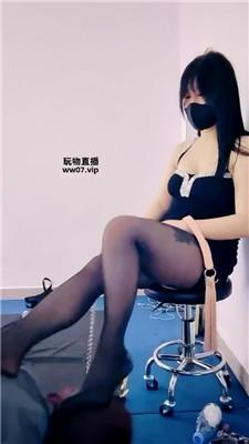 【乐乐】变装奴黑丝恋足舔 JS250413-15