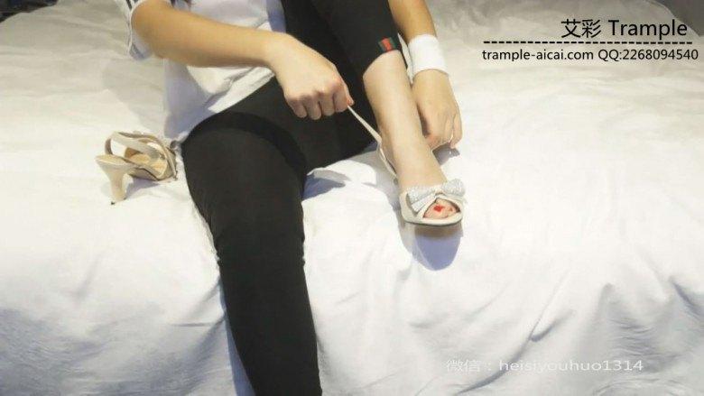 销售文员穿原味黑丝坐脸窒息