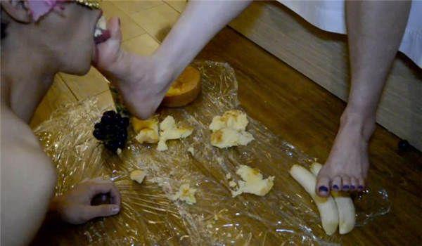 『奴隶岛』—狗奴喂食