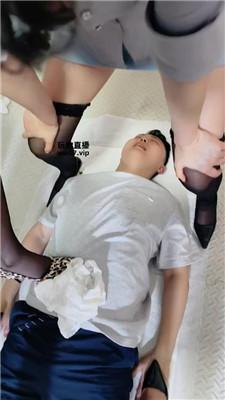 【月焱】多女王轮流虐废物-圣水赏赐 bf53445