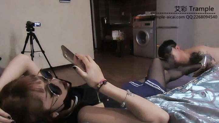 暴力女神捻鸡碎蛋黑丝脚