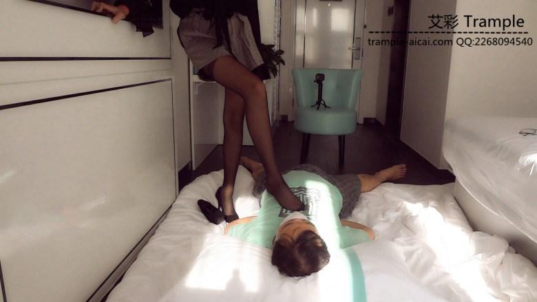 【QD】丝媛黑丝黑高跟踩踏