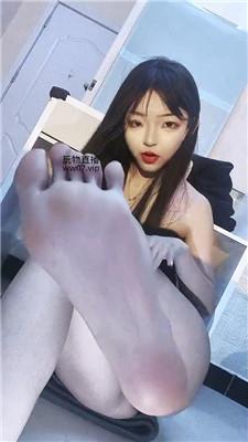 【绝美兔】裸足    250225-2