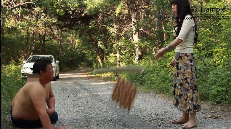 冷天使野外踩踏