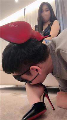 【小x大王】高跟碾压踩/插嘴深喉/恋足跪舔