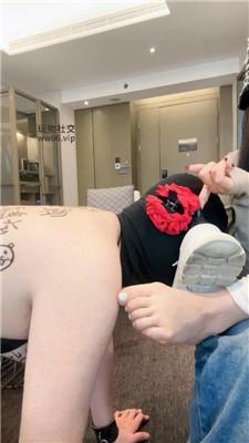 【阿冷】白袜塞嘴/全体重踩踏/涂鸦羞辱/裸足插嘴 bf49095