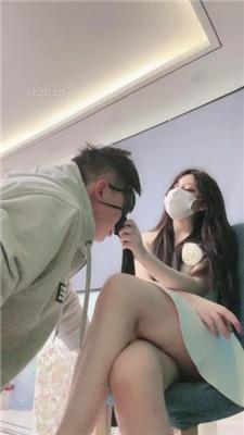 【月影儿】开发暗恋者做狗-高跟踩踏/脚插嘴