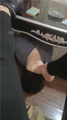 【水仙】桌下原味裸足狂舔【完整版】