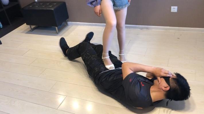 【蛋碎娇娃】美女惩治恶癖邻居 YC-230301