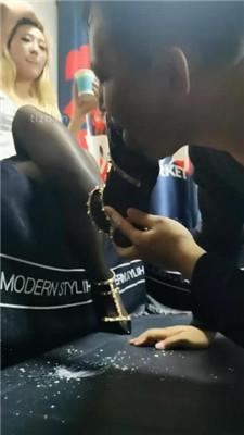 【丝温】跪舔铆钉高跟黑丝/臭脚喂食/骑马转胯踩踏