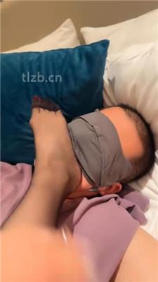 【爆浆恶女】黑丝脚狂舔/喂口水