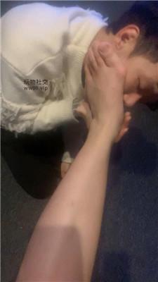 【煎饼狗子】沐足店舔技师的脚 JS250319-26