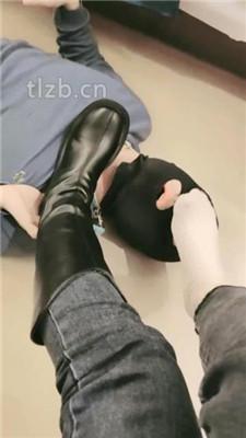 【妮蔻】长靴踩狗头/人肉座椅/踩踏/舔脏鞋底/闻鞋闻白袜