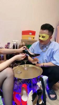 【调教视频】【甜心教主】致命诱惑-红酒配高跟-口水咀嚼袜子