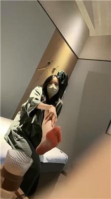 【雨琦】母畜-私人影院下跪 JS250422-24