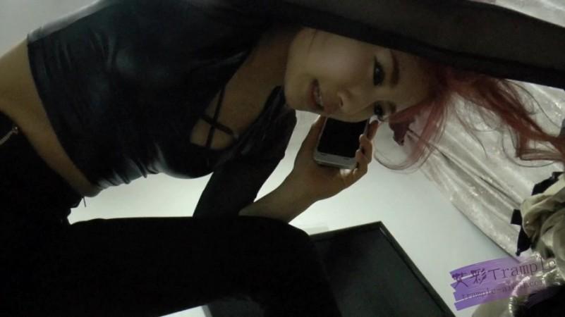 黑冰女神高强度手深喉 整个拳头塞进去 插吐堵回去 细跟踩乳头