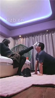 【嗯哼】犯贱闻靴子/踩踏/超强深喉