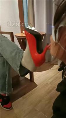 【爱可呀】双S-开发超模学姐S-转胯/吃白袜/舔脏鞋/脚底喂食