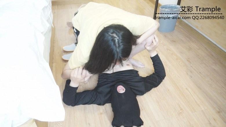 瑶瑶学生主口水耳光虐奴