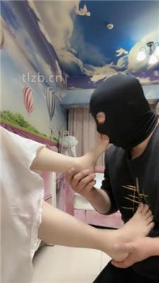 【婪】裸足脚踩水果喂酸奶