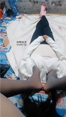 【伪娘和人妻】喜欢臭脚的蓬头垢面狗 JS250118-13