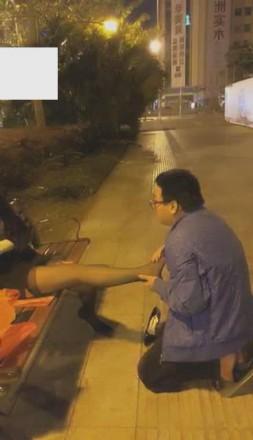 VIVI圣诞节马路边花式圣水超刺激