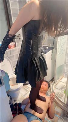 【jenn】情侣主卫生间虐绿帽【双视角版】 bf50369