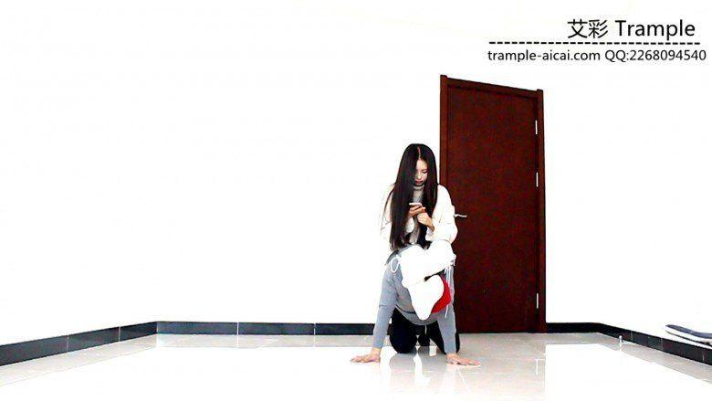 超美天依老师长靴虐贱狗! 超美天依老师长靴虐贱狗!