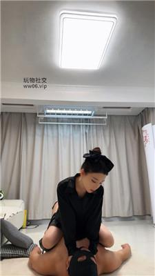 【领主】车模长靴重度踢踹虐打 bf50167