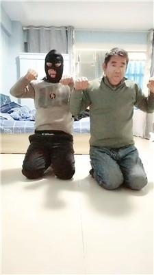 【沐颜】父子奴-重度鞭打/狗舌舔脏地板【双视角版】 JS250109-1